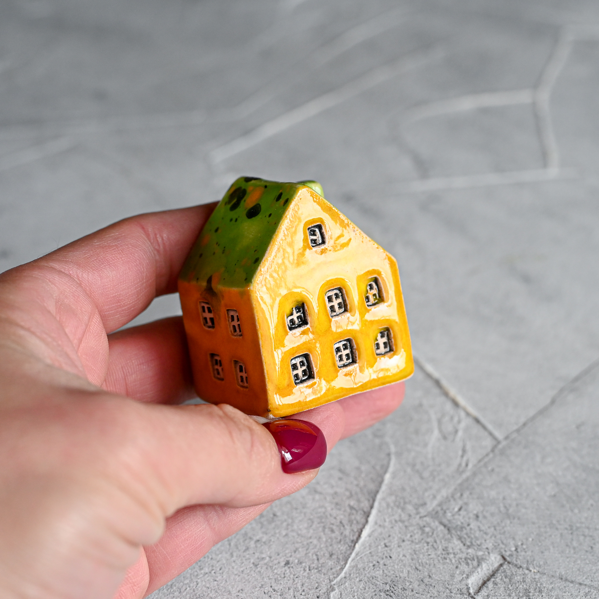 картинка Маленький декоративный домик желто-зеленый I-11 - DishWishes.Ru
