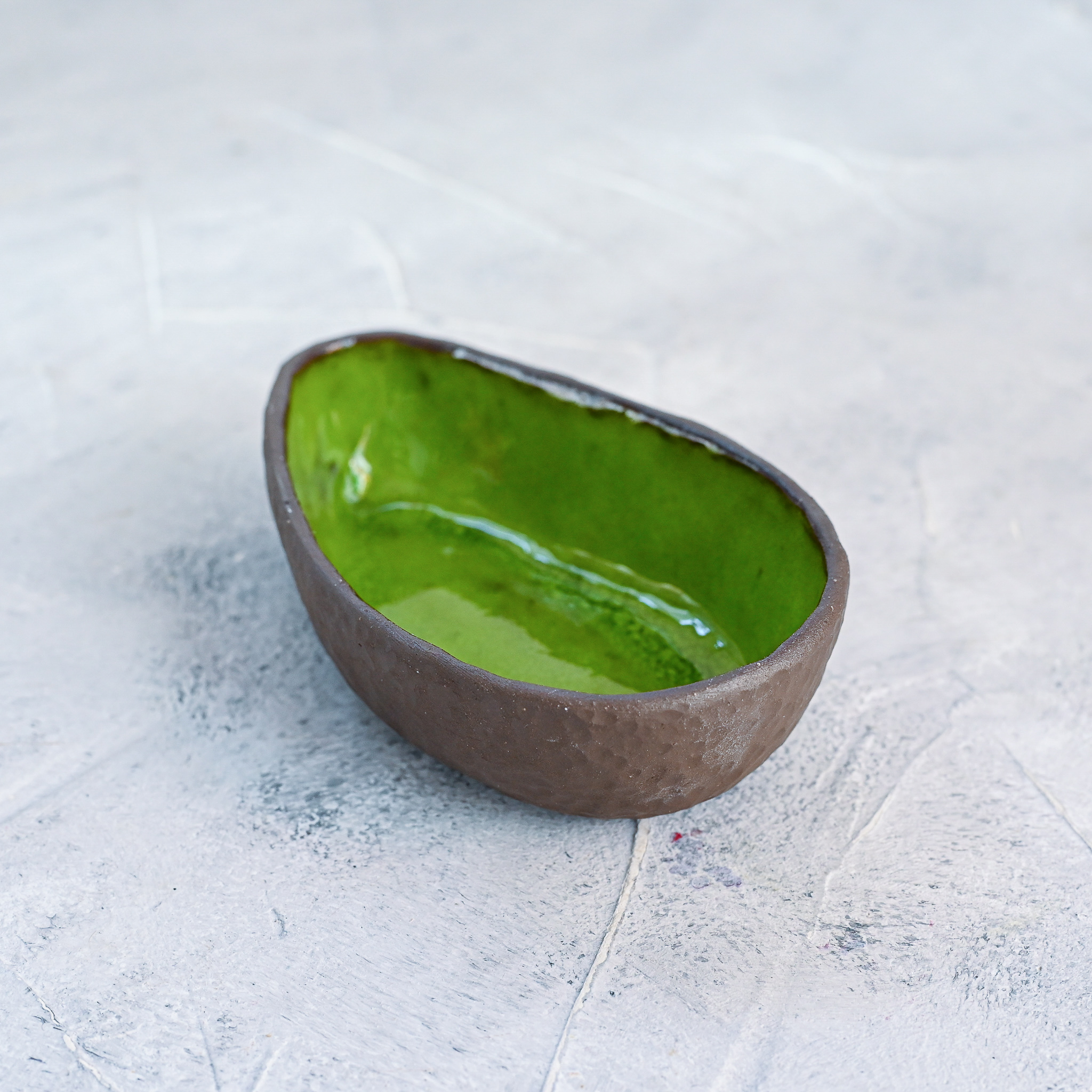 картинка Керамический авокадо средний - DishWishes.Ru