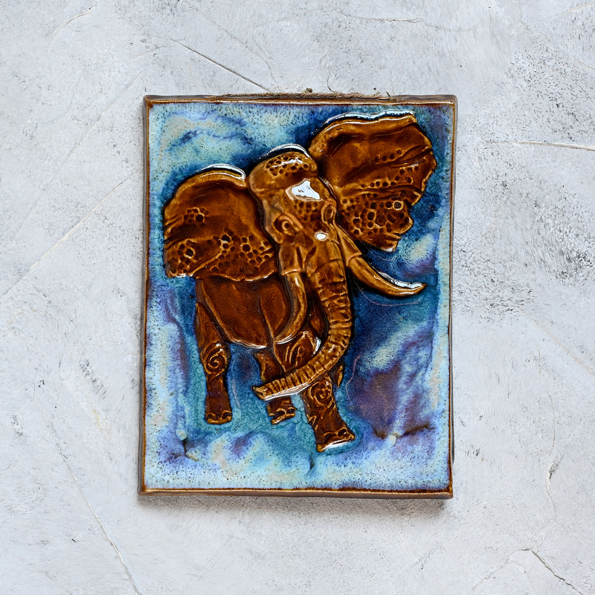 картинка Изразец ручной работы "Слон" малый - DishWishes.Ru