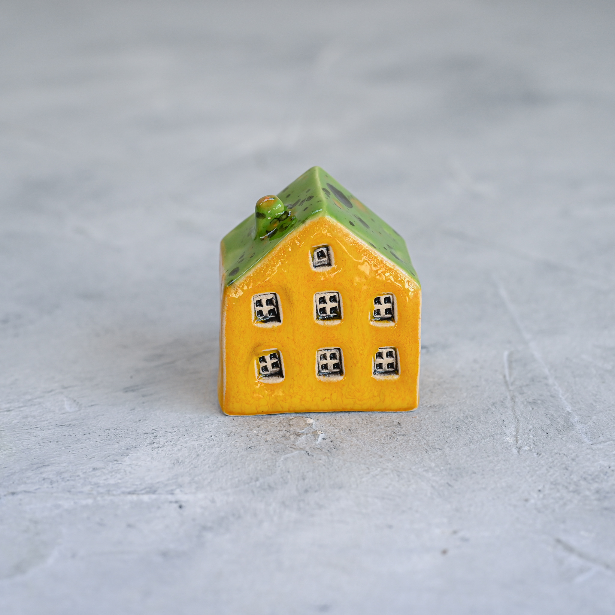 картинка Маленький декоративный домик желто-зеленый 4 - DishWishes.Ru