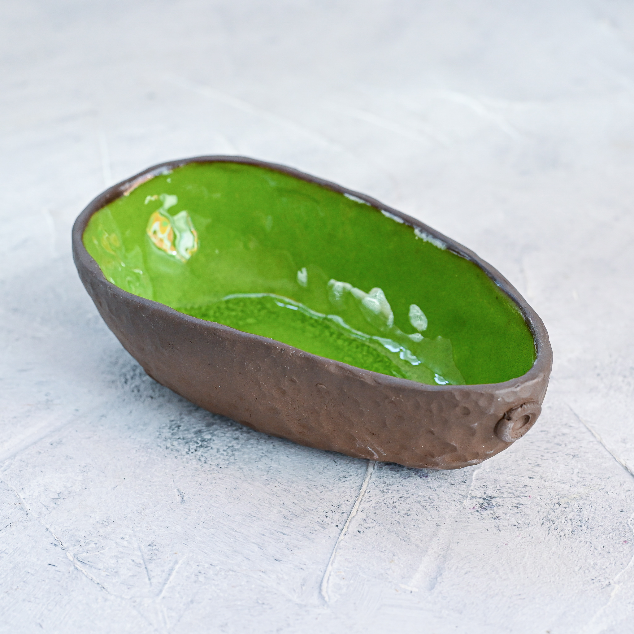 картинка Керамический авокадо большой - DishWishes.Ru