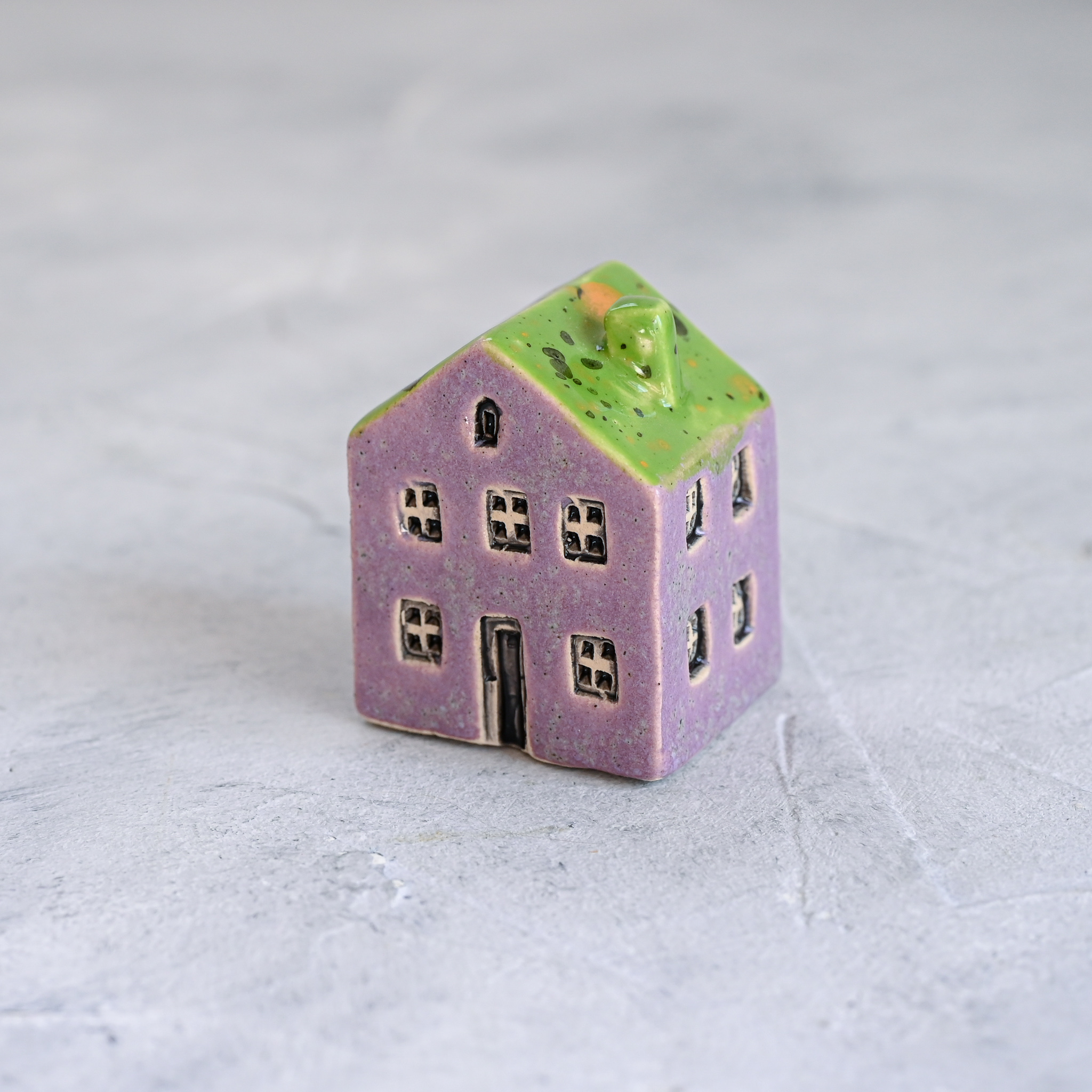 картинка Маленький декоративный домик сиренево-зеленый 4 - DishWishes.Ru
