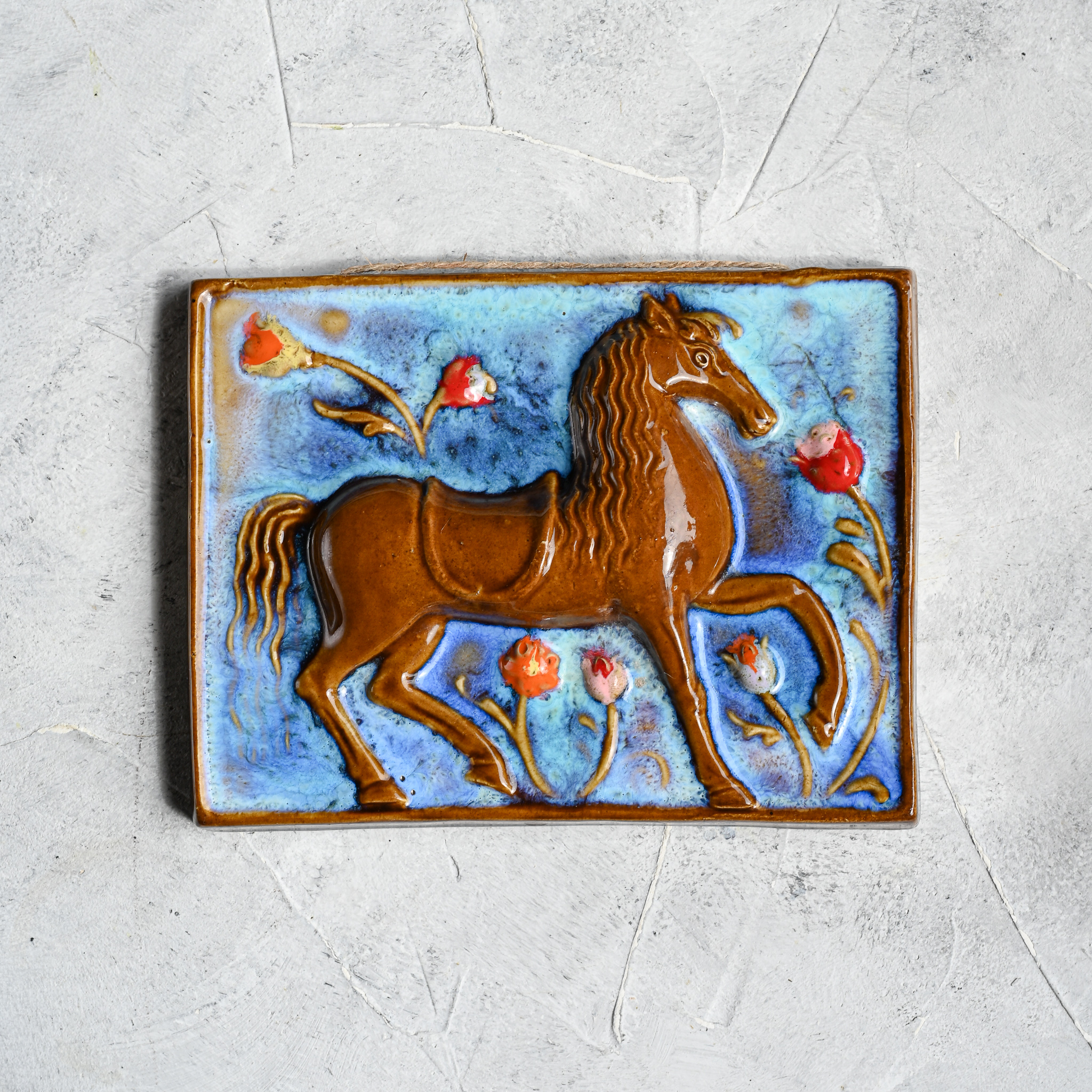 картинка Изразец ручной работы "Лошадь" - DishWishes.Ru