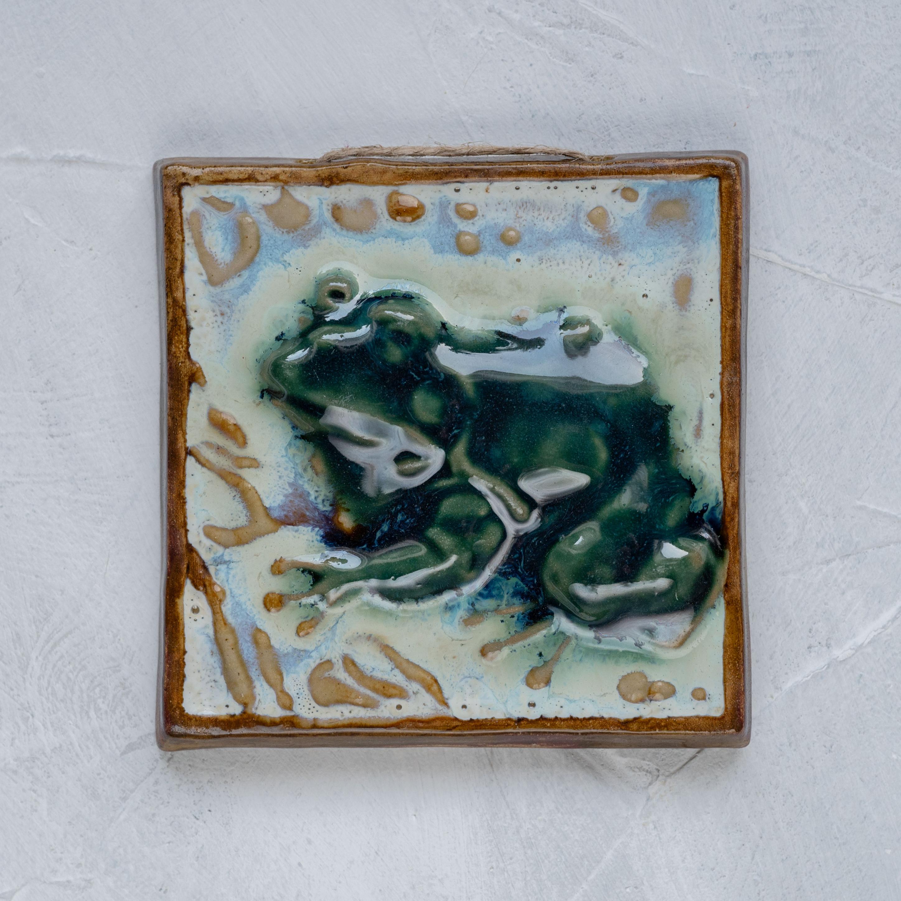 картинка Керамический изразец "Лягушка" 1 - DishWishes.Ru