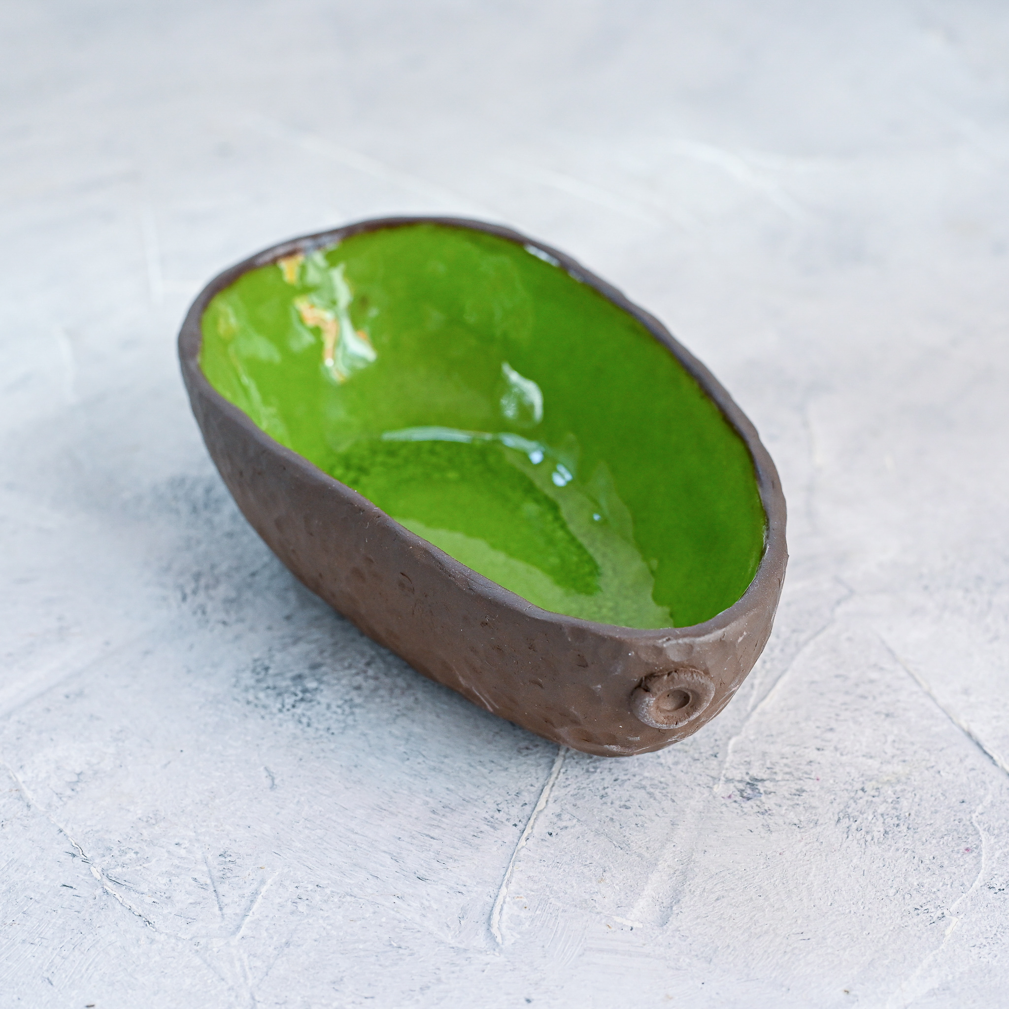 картинка Керамический авокадо большой - DishWishes.Ru