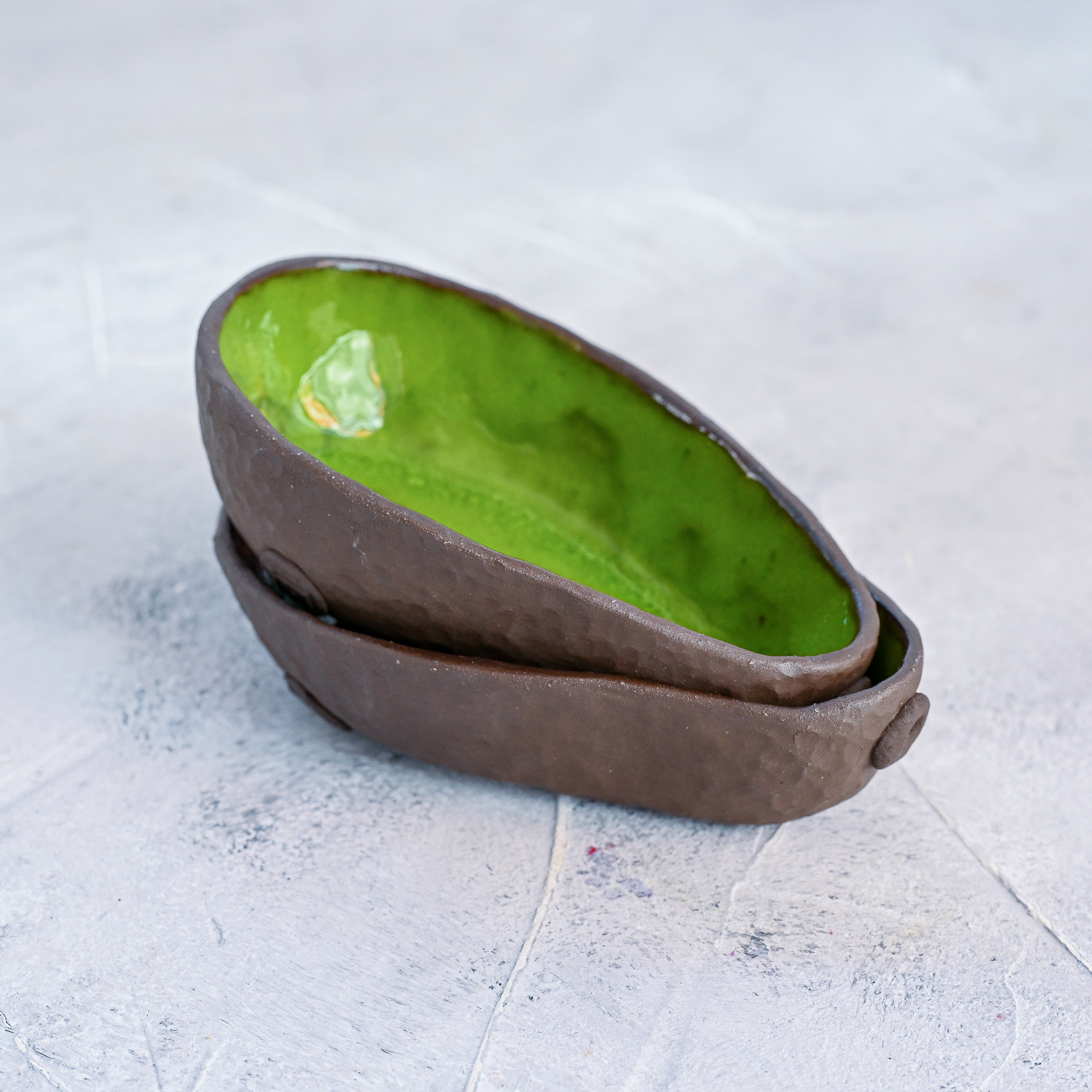 картинка Керамический авокадо средний - DishWishes.Ru