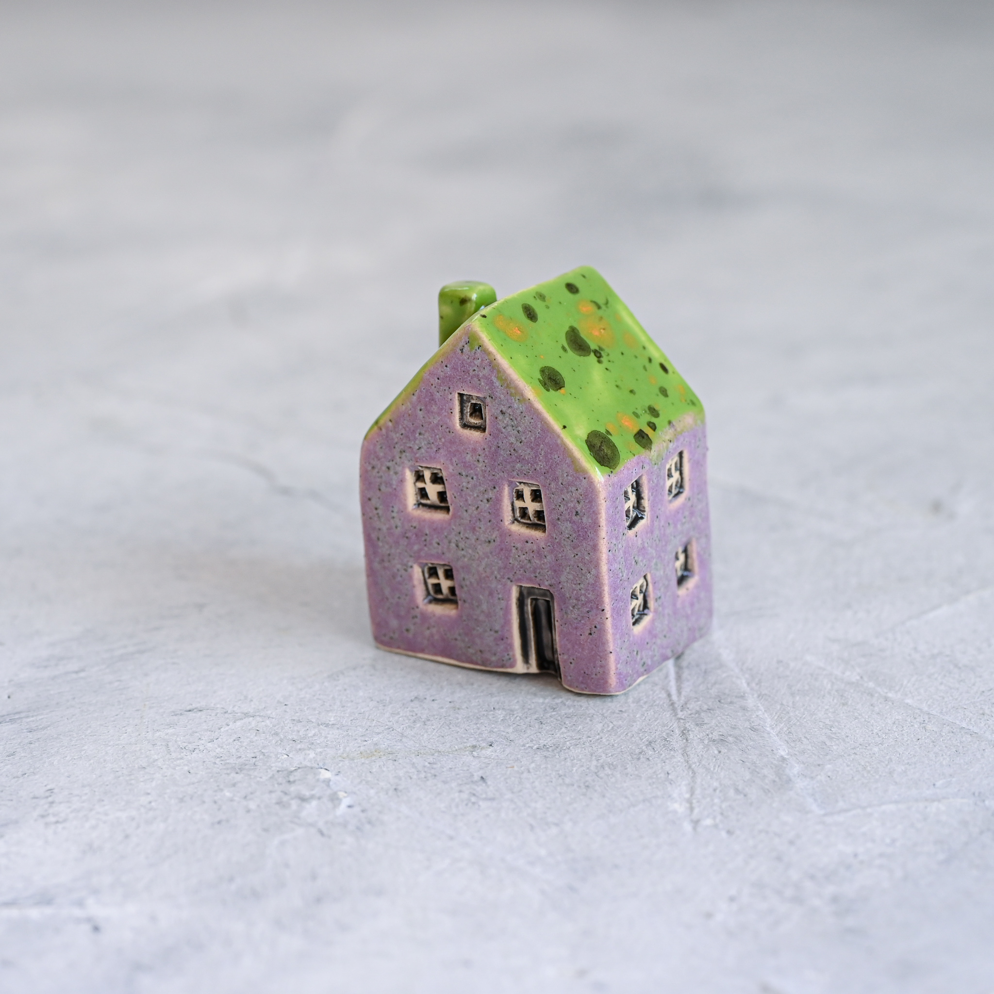 картинка Маленький декоративный домик сиренево-зеленый 2 - DishWishes.Ru