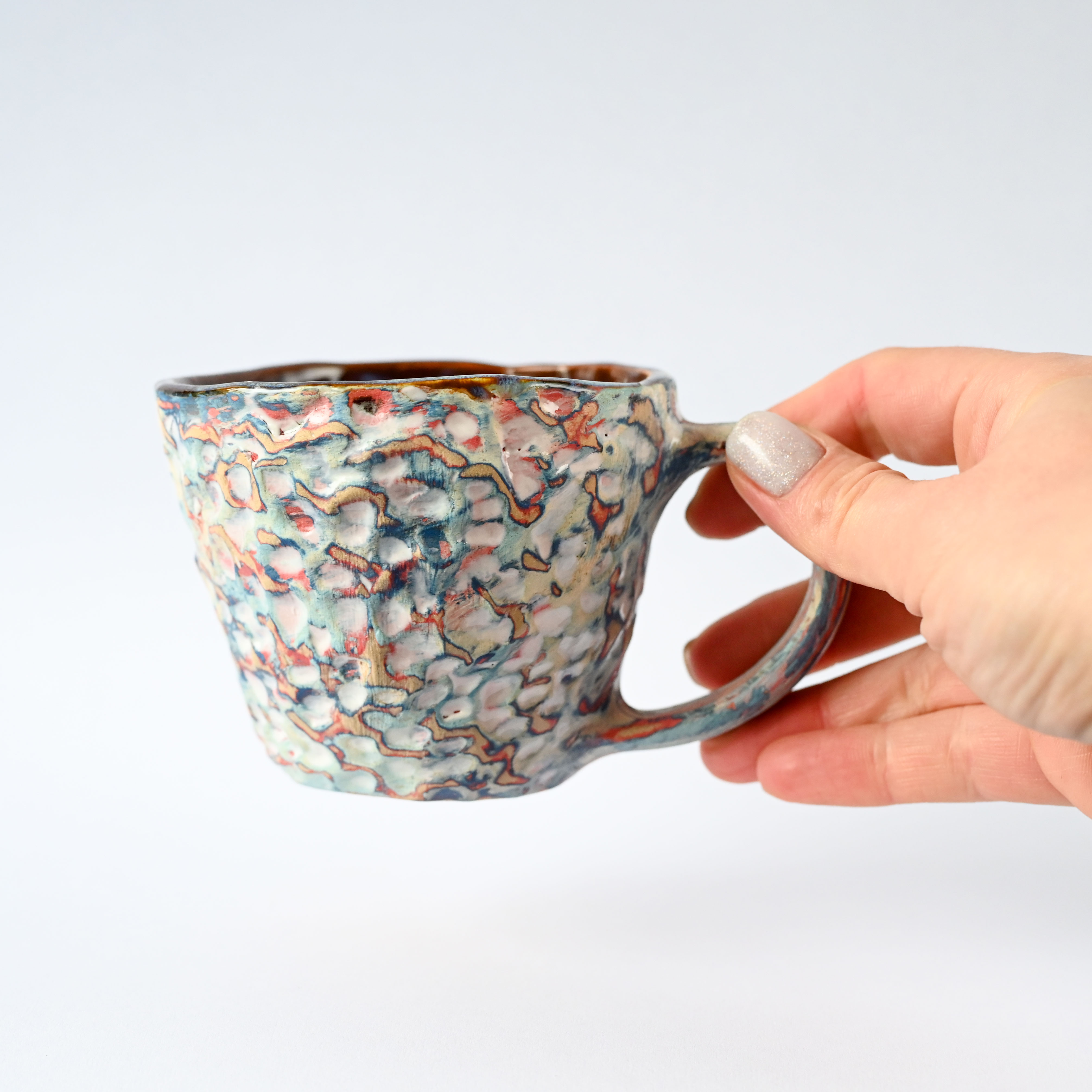 картинка Лепная чашка Юрия Пересады 2 - DishWishes.Ru